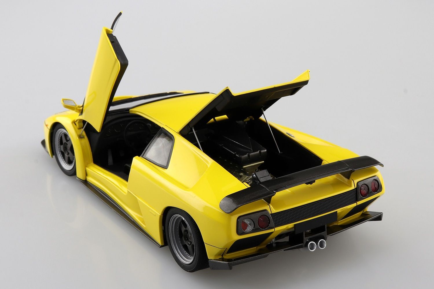 05899 Lamborghini Diablo GT '99 Aoshima