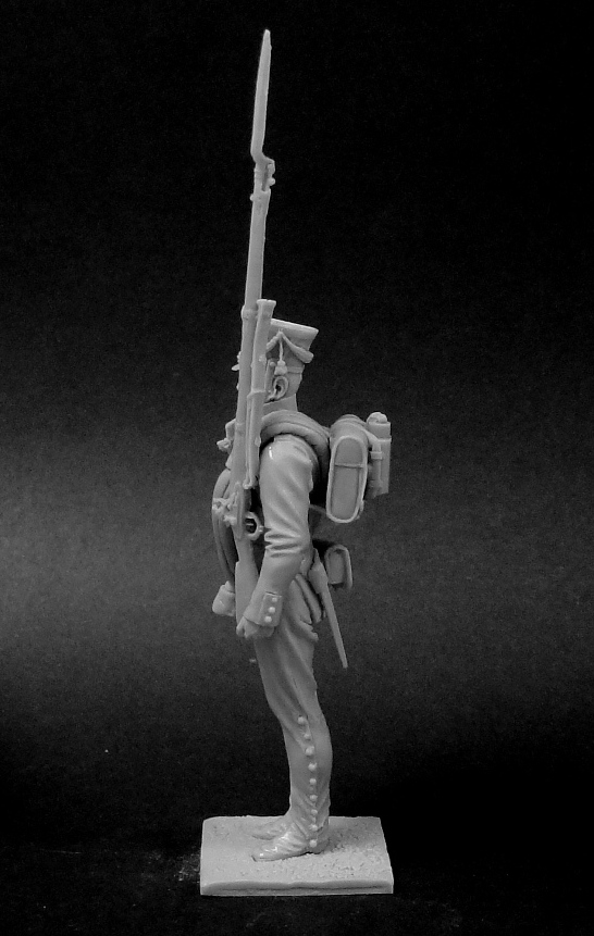 CHM-54217. Рядовой пехотных (или егерских) полков, Россия 1812-14 гг. 54 мм. Материал - смола. Chronos Miniatures