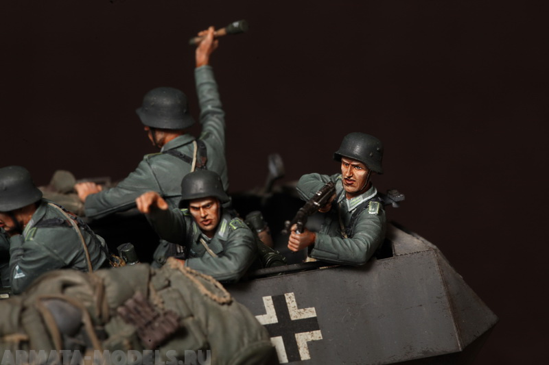 SOGA-4 German Panzergrenadiers in  battle. WW II SOGA Miniatures