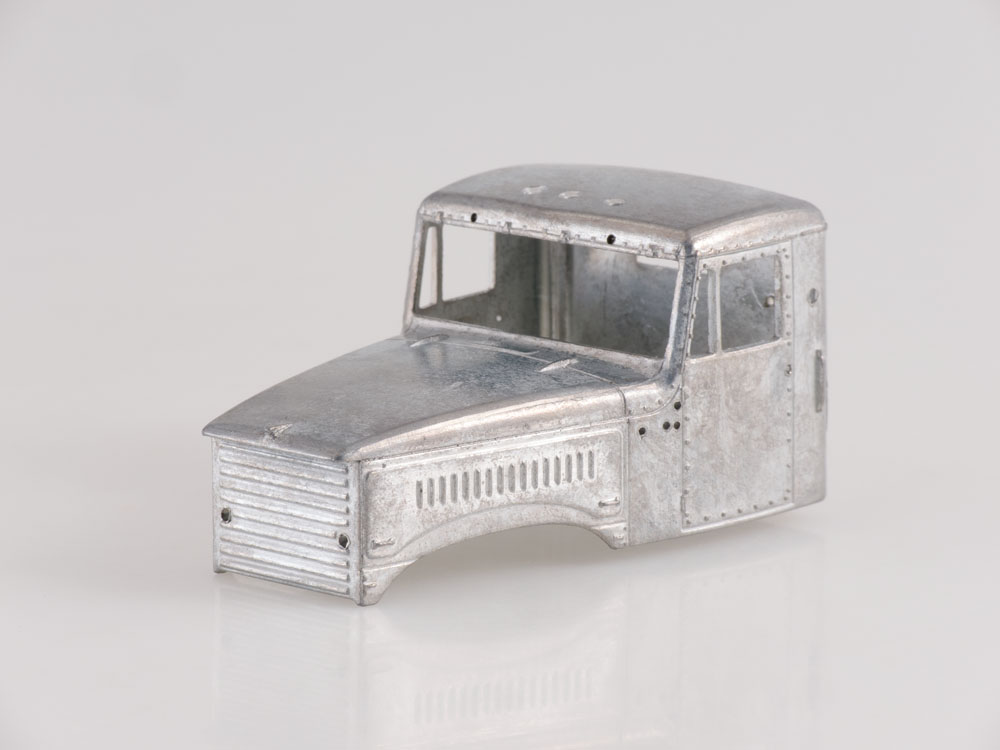 7047AVD Сборная модель КРАЗ-258Б1 с полуприцепом ЧМЗАП-5523 AVD Models