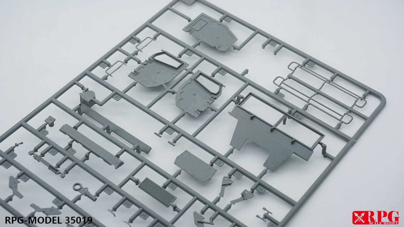 35021RPG Российский бронеавтомобиль Тайфун-ВДВ (одна модель без боевого модуля в наборе) RPG Model