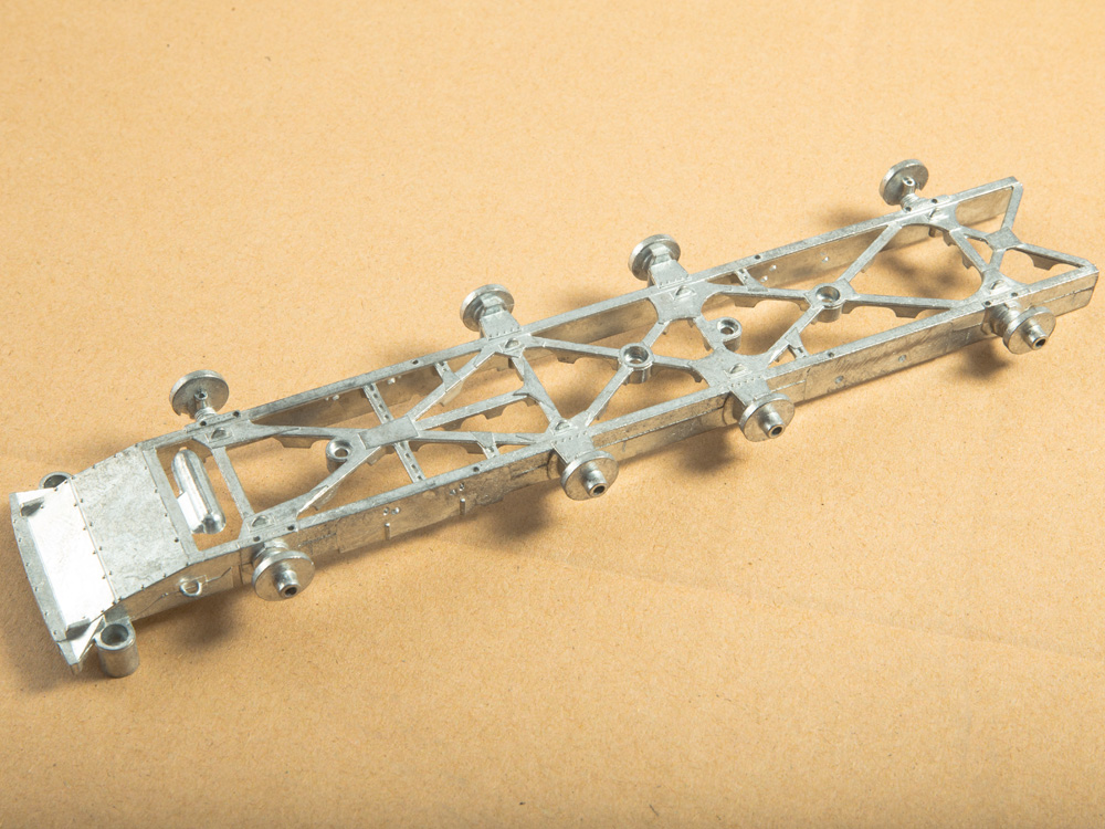 1418AVD Сборная модель ЛУНА-М 9П113 с ракетой 9М21 на шасси ЗИЛ-135ЛМ AVD Models