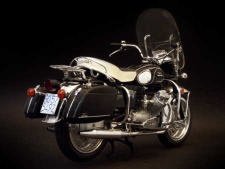 4513ИТ Мотоцикл Moto Guzzi V850 Califor Italeri