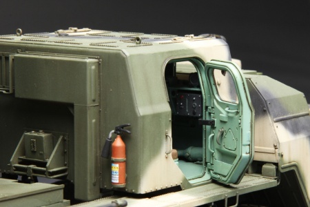 SS-009 RUSSIAN LONG-RANGE ROCKET LAUNCHER 9A52-2 SMERCH Meng