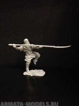 552ТБ Пеший монах с нагината на одной ноге